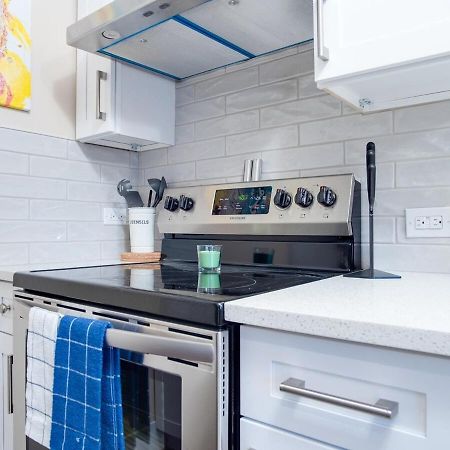 Gorgeous 2Br Condo W Parking Patio Coffee! YYC Dış mekan fotoğraf