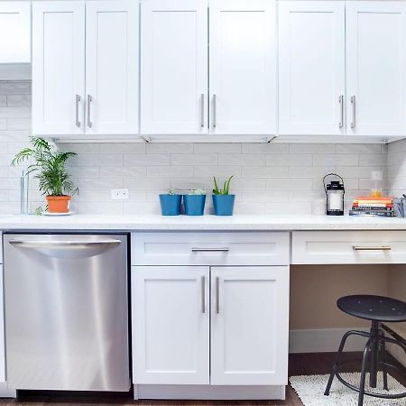 Gorgeous 2Br Condo W Parking Patio Coffee! YYC Dış mekan fotoğraf