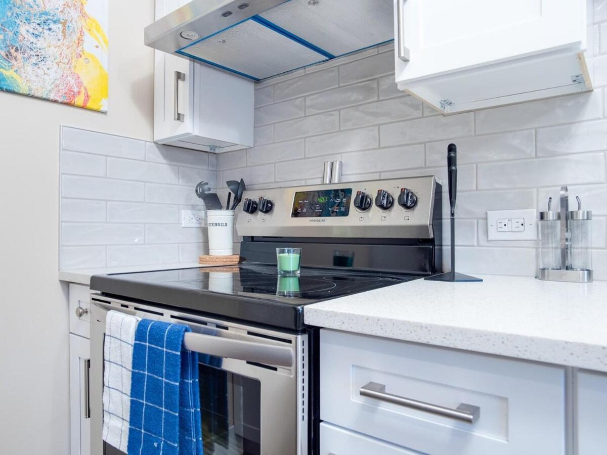 Gorgeous 2Br Condo W Parking Patio Coffee! YYC Dış mekan fotoğraf