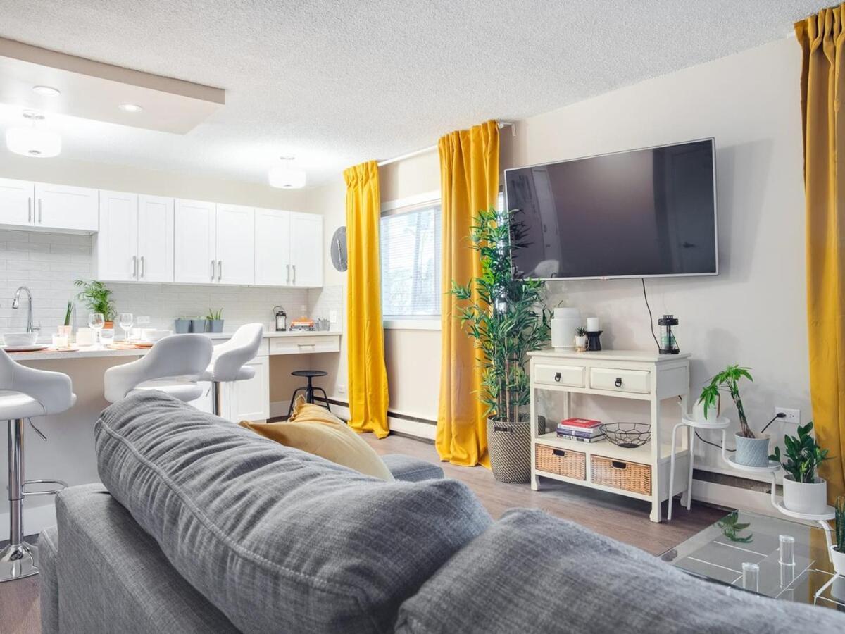 Gorgeous 2Br Condo W Parking Patio Coffee! YYC Dış mekan fotoğraf