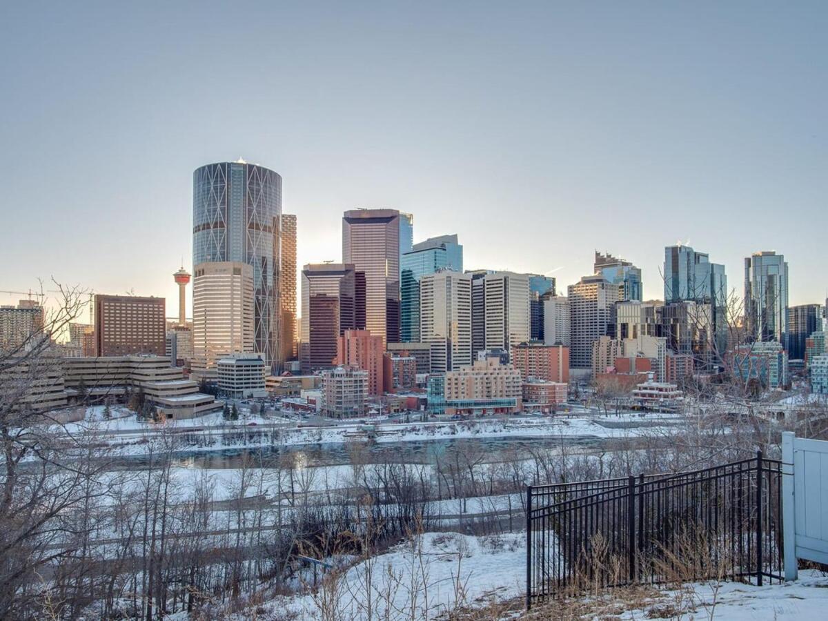 Gorgeous 2Br Condo W Parking Patio Coffee! YYC Dış mekan fotoğraf