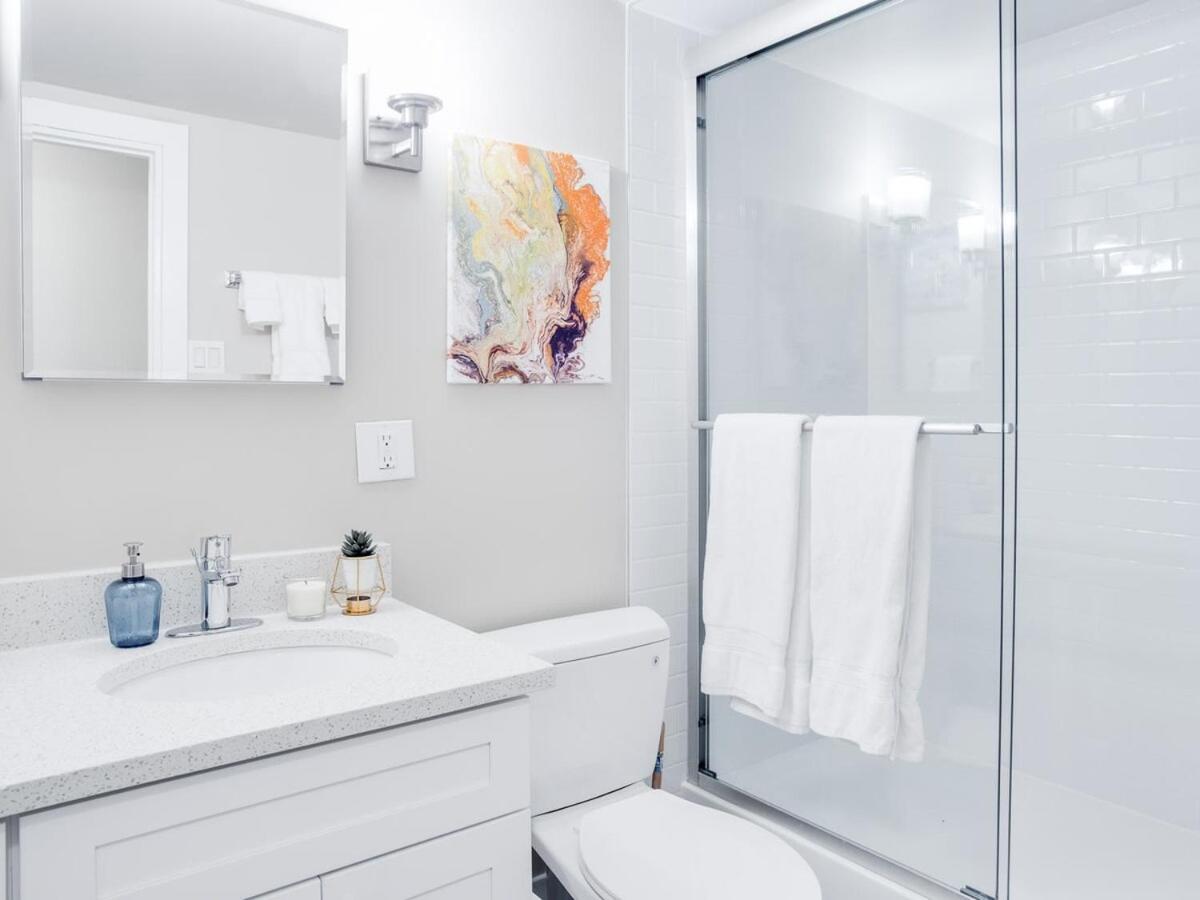 Gorgeous 2Br Condo W Parking Patio Coffee! YYC Dış mekan fotoğraf