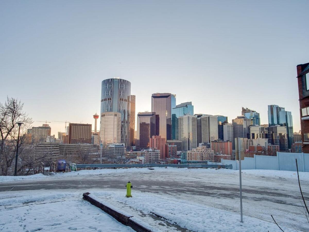 Gorgeous 2Br Condo W Parking Patio Coffee! YYC Dış mekan fotoğraf