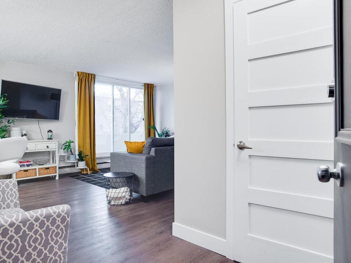 Gorgeous 2Br Condo W Parking Patio Coffee! YYC Dış mekan fotoğraf