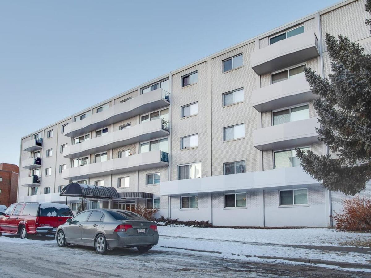 Gorgeous 2Br Condo W Parking Patio Coffee! YYC Dış mekan fotoğraf