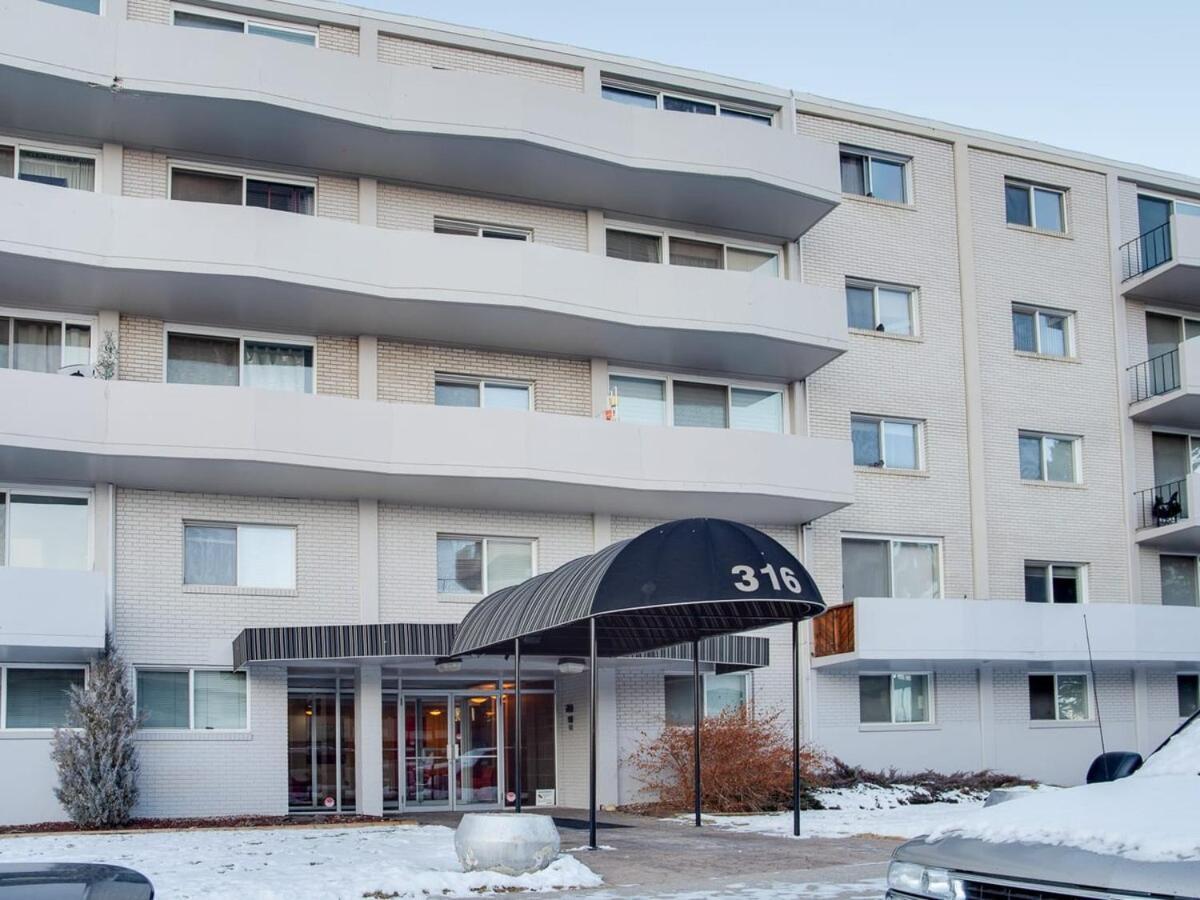 Gorgeous 2Br Condo W Parking Patio Coffee! YYC Dış mekan fotoğraf