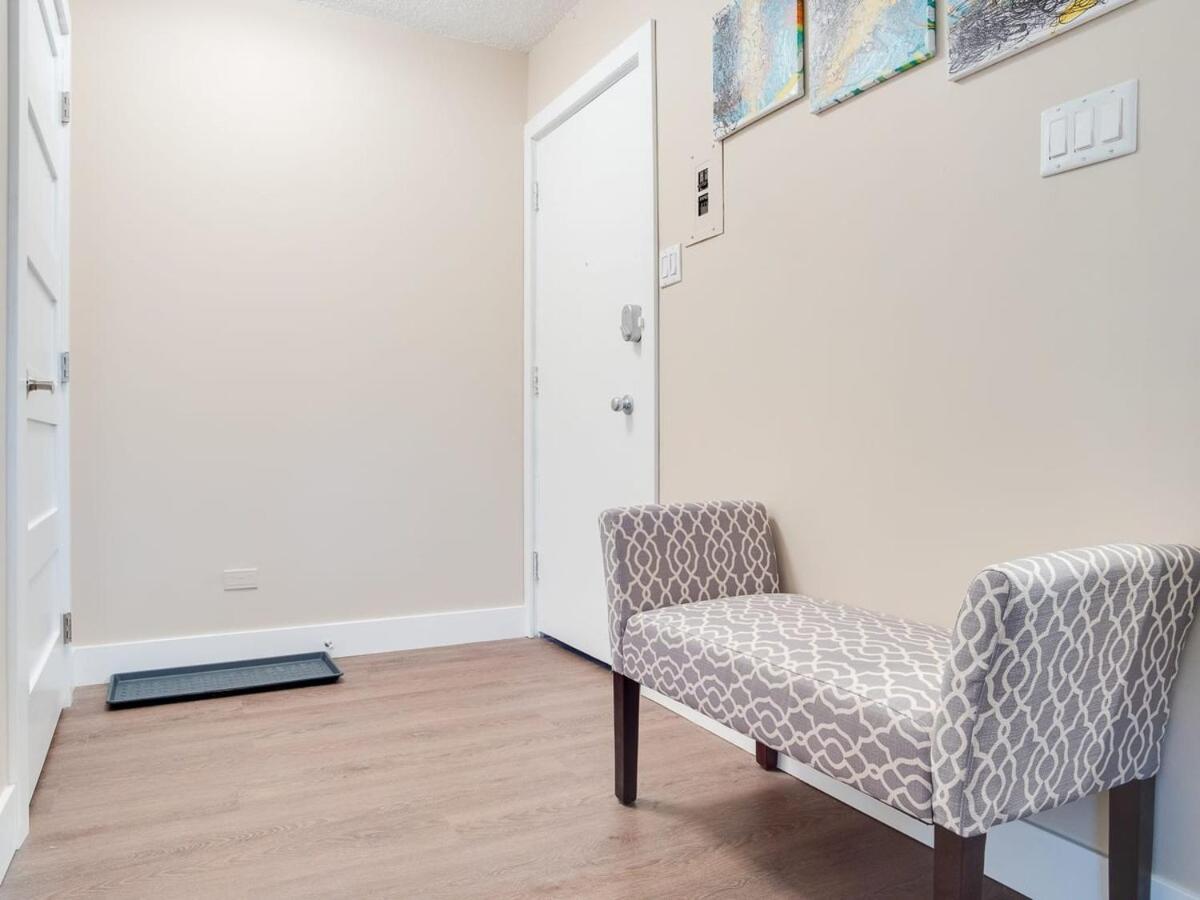 Gorgeous 2Br Condo W Parking Patio Coffee! YYC Dış mekan fotoğraf