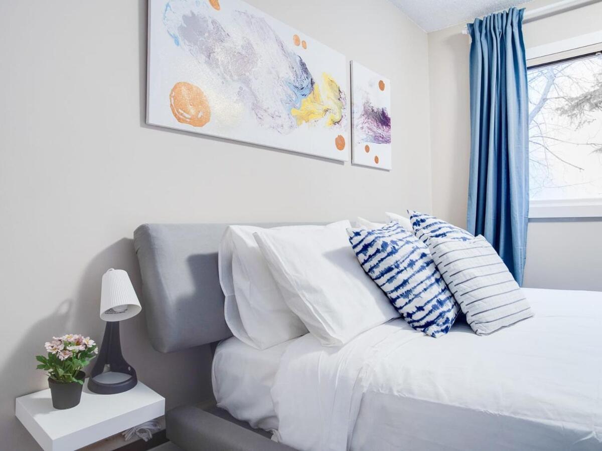 Gorgeous 2Br Condo W Parking Patio Coffee! YYC Dış mekan fotoğraf
