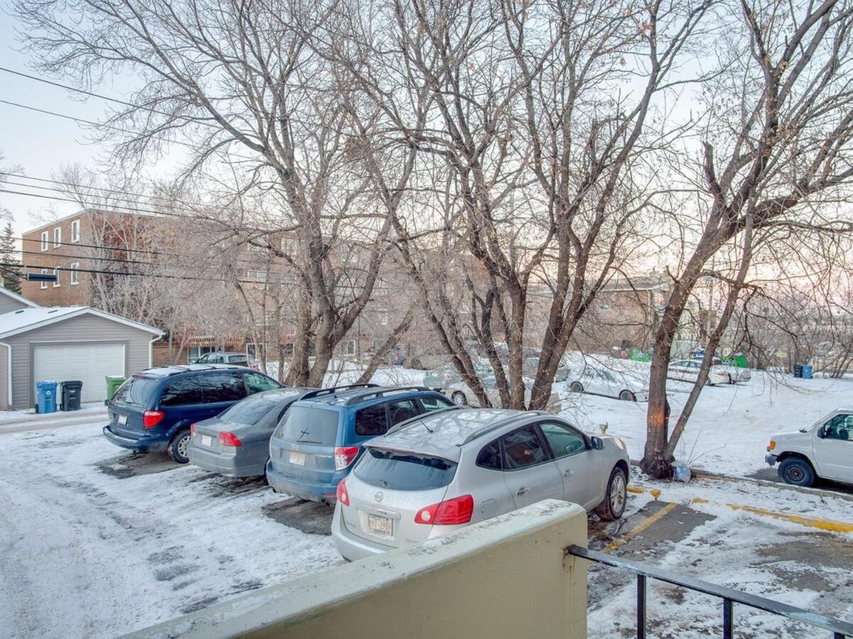 Gorgeous 2Br Condo W Parking Patio Coffee! YYC Dış mekan fotoğraf