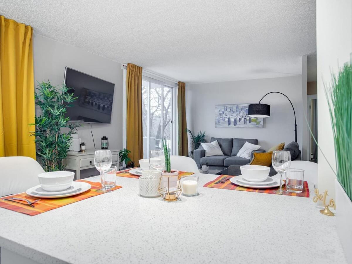 Gorgeous 2Br Condo W Parking Patio Coffee! YYC Dış mekan fotoğraf
